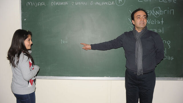 Osman Baydemir Kürtçe dersi verdi!