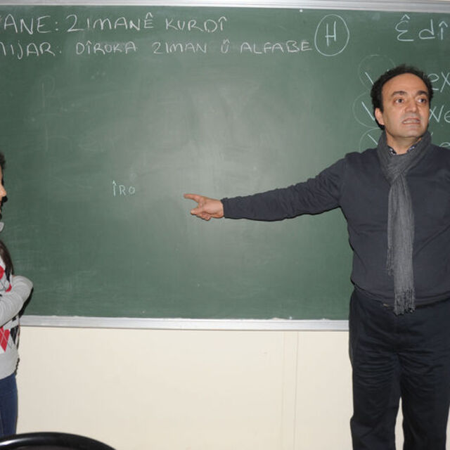 Osman Baydemir Kürtçe dersi verdi!