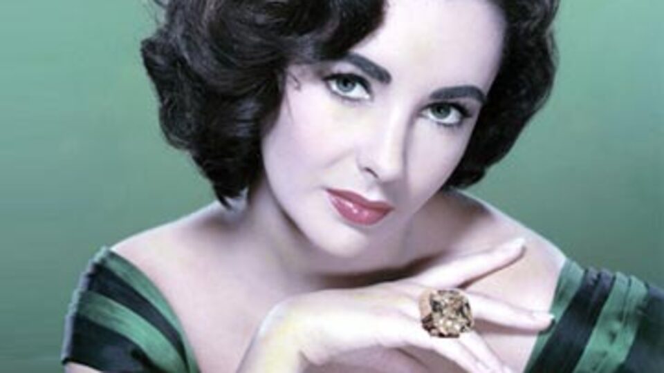 Liz Taylor'ın yüzüğüne 8,8 milyon dolar