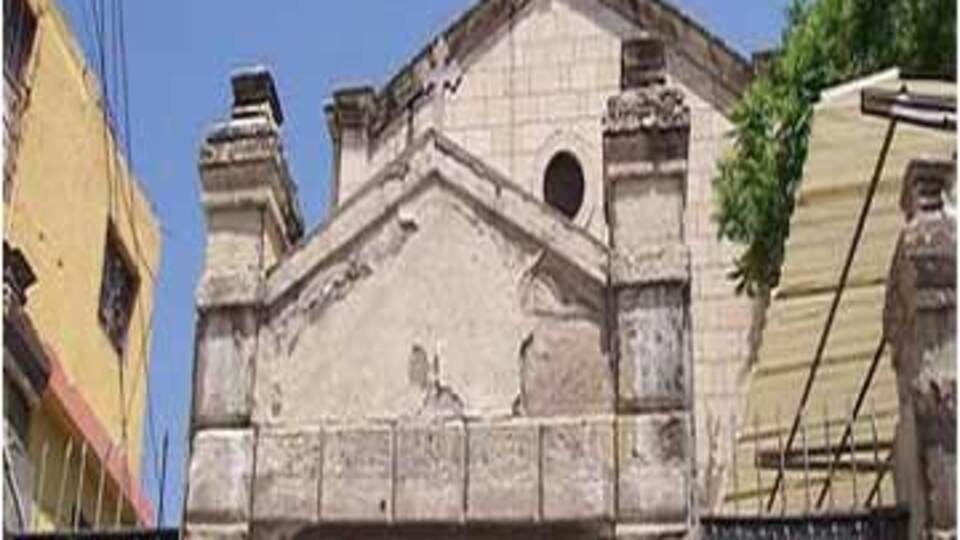 Kiliseye kılıçlı ve bıçaklı saldırı!