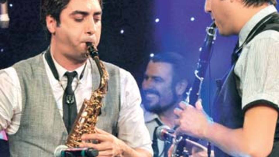Polat Alemdar'dan saksafon şov!