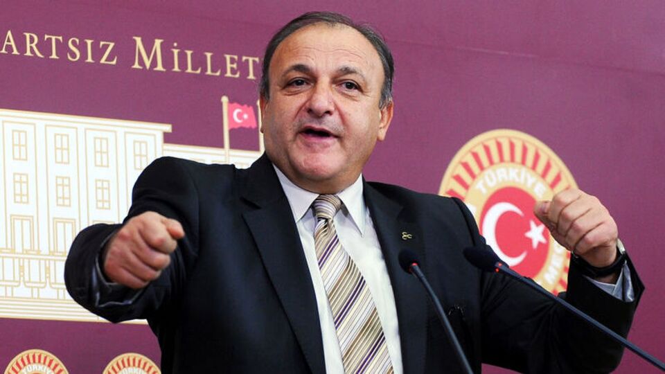 Vural'dan Mor Menekşeler'e tepki