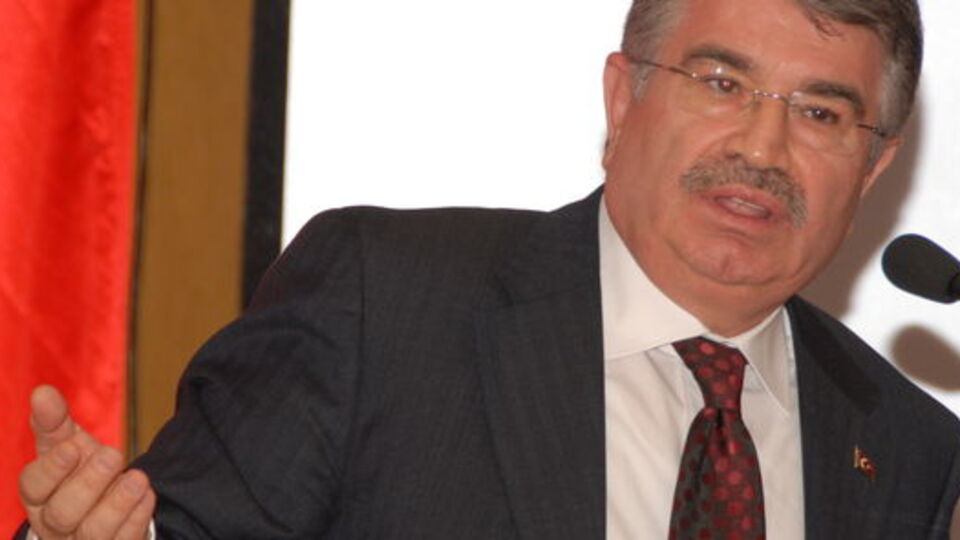 "Şiirle, makaleyle, resimle terörü haklı gösteriyorlar"