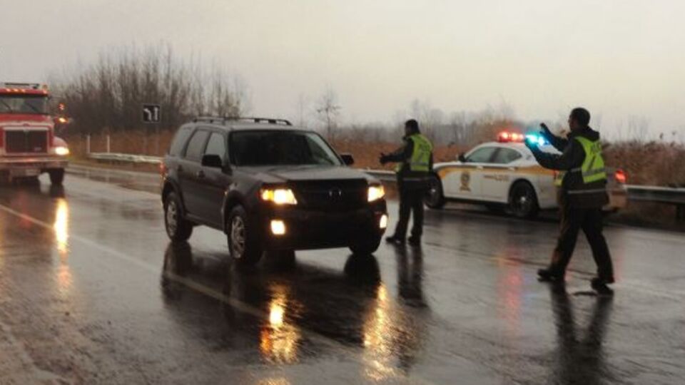 Alkolden kaptırdığı ehliyetini almaya da alkollü gitti!