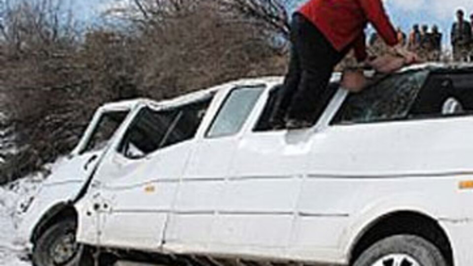 Erzincan'da kaza: 2 ölü, 12 yaralı