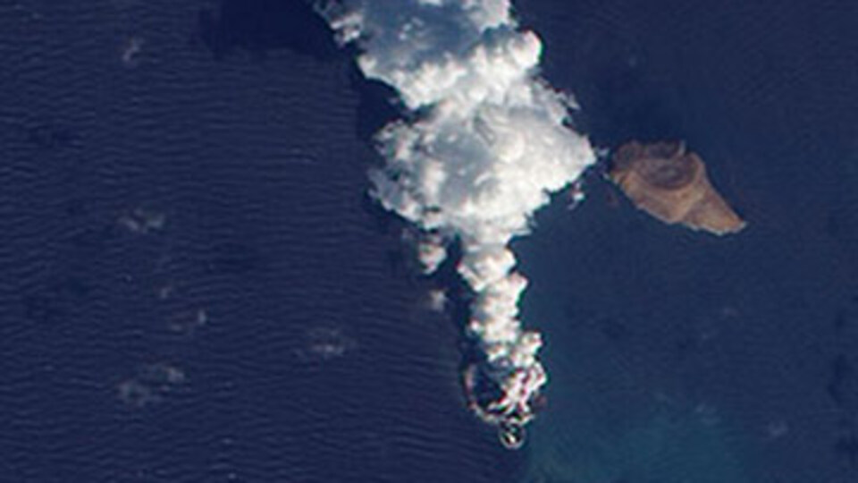 Kızıldeniz'de yeni doğmuş ada!