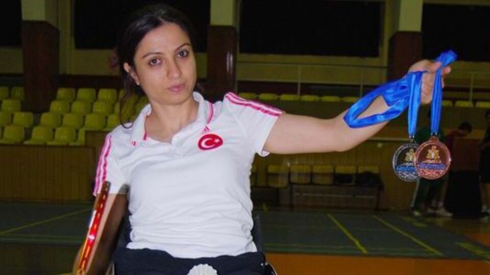 Azim kazandı