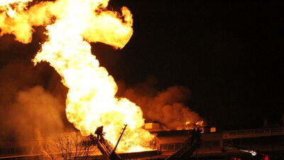 Kozmetik deposu yandı!