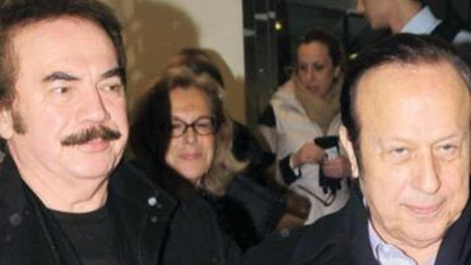 Dostlarını yemekte topladı