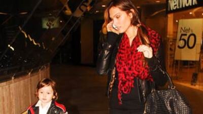 Babası yerine oğlu eşlik ediyor