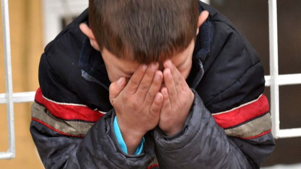 'Hırsız' annesini gözyaşlarıyla uğurladı
