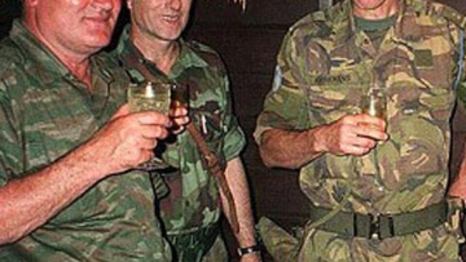 Hollandalı komutana Srebrenitsa davası