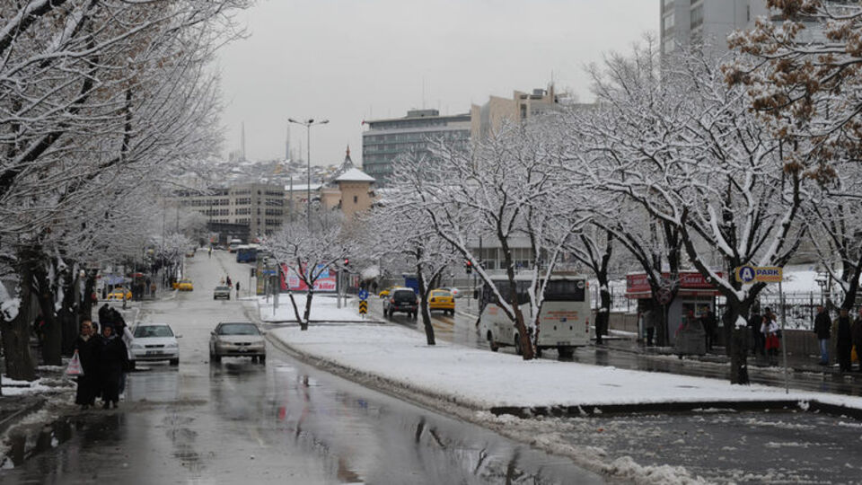 İstanbul'da kar etkisini artırıyor!