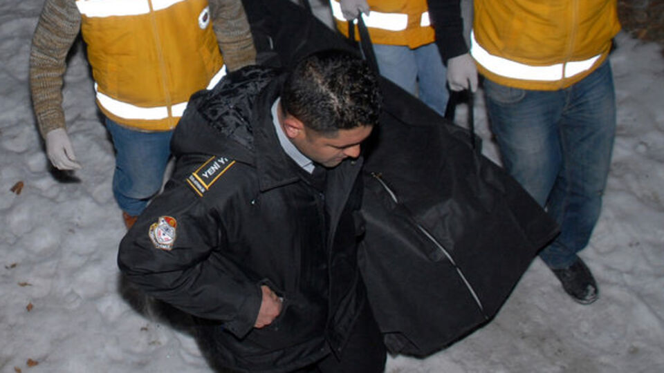 Aynı aileden 6 kişi ölü bulundu!