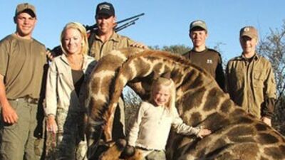 Tatilde aile boyu zürafa katliamı!