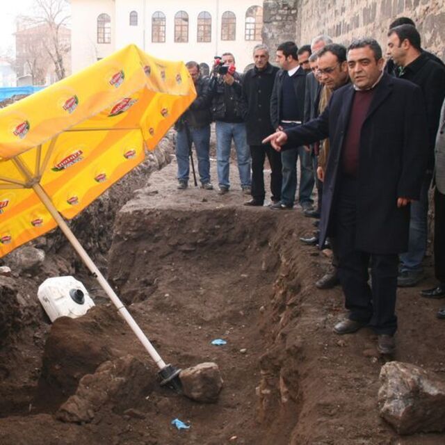 Üyesi olduğu TBMM İnsan Hakları Komisyonu'nu eleştirdi
