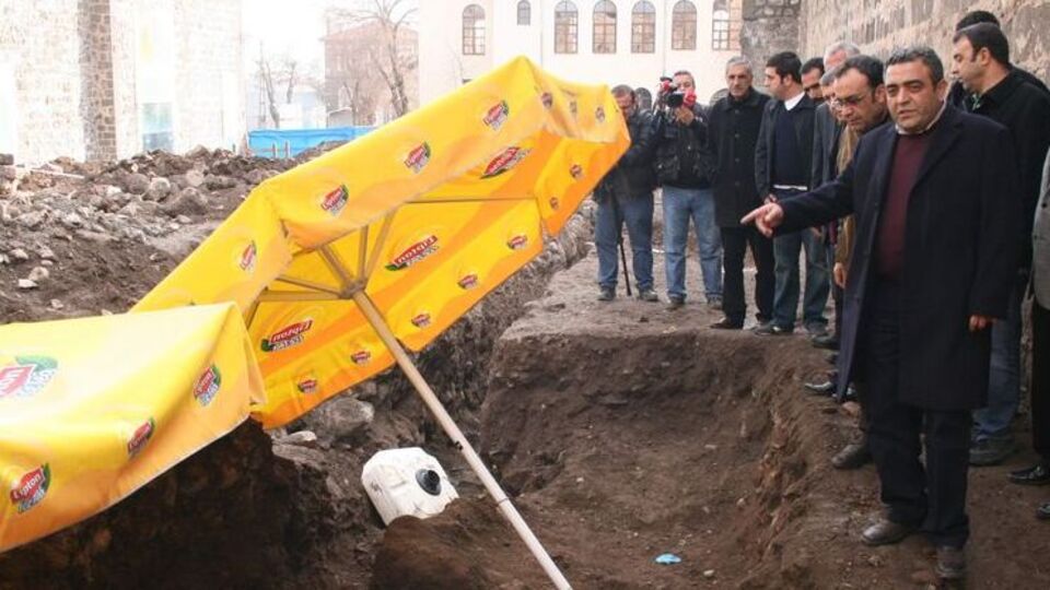 Üyesi olduğu TBMM İnsan Hakları Komisyonu'nu eleştirdi