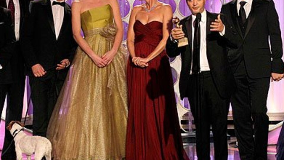 Cumbul, Altın Küre'nin politikalarına alet oldu