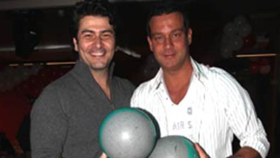 Ünlüler ve magazinciler sokakta değil bowlingde kapıştı!