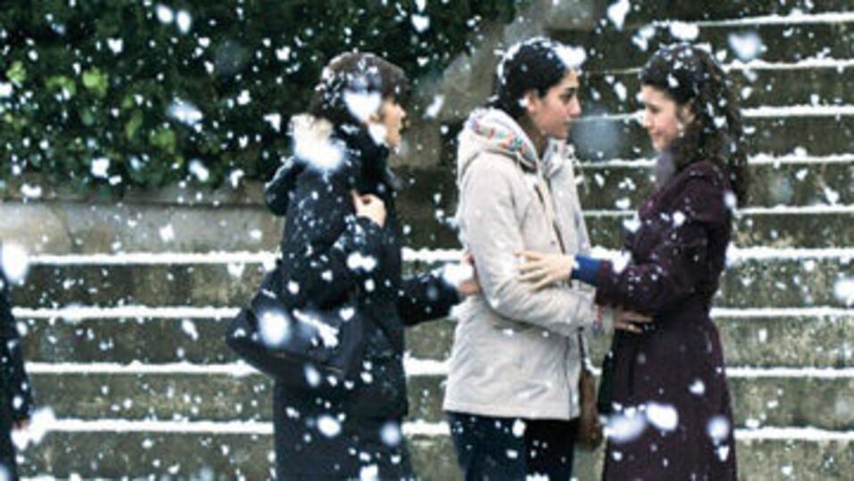 Fatmagül'den Özge'ye destek VİDEO