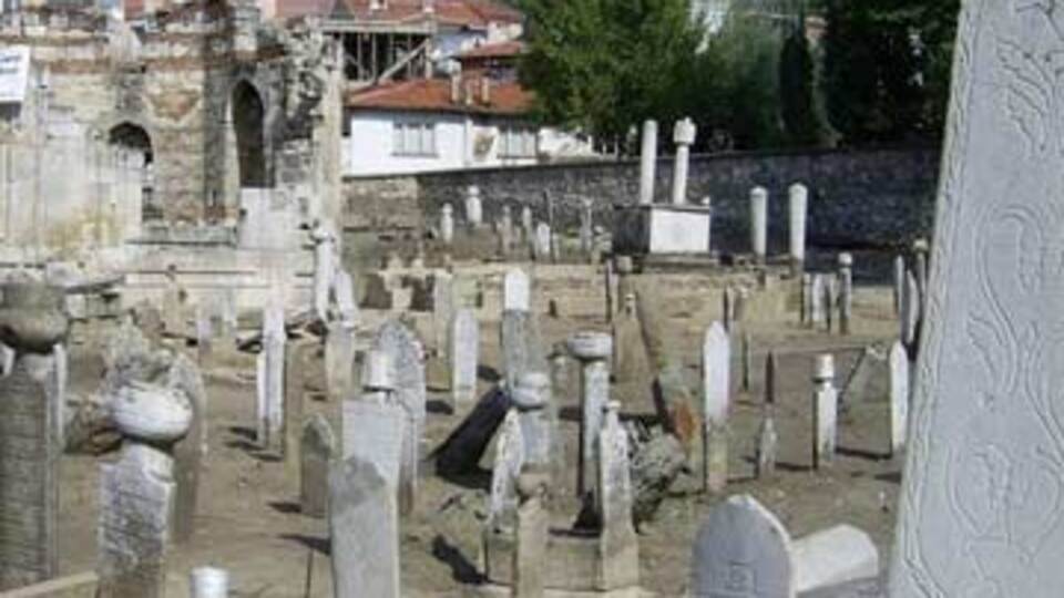 Mezar taşları şehrin tarihini aydınlatacak