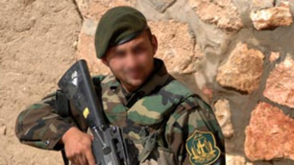 Fransızlara bir Afgan askeri yetti