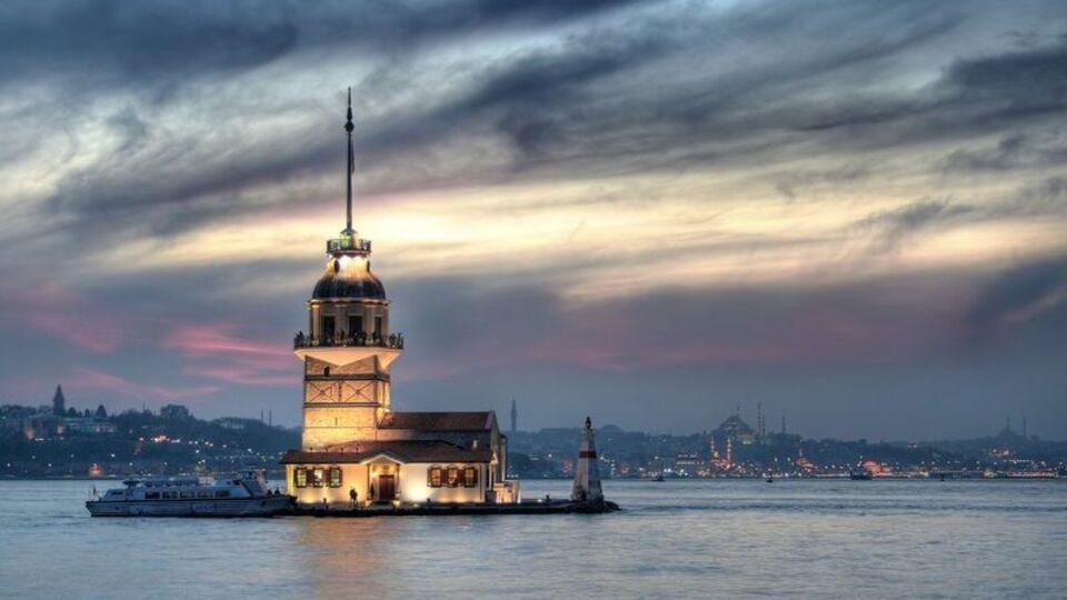 Kız Kulesi efsaneleri ziyaretçileri etkiliyor GALERİ
