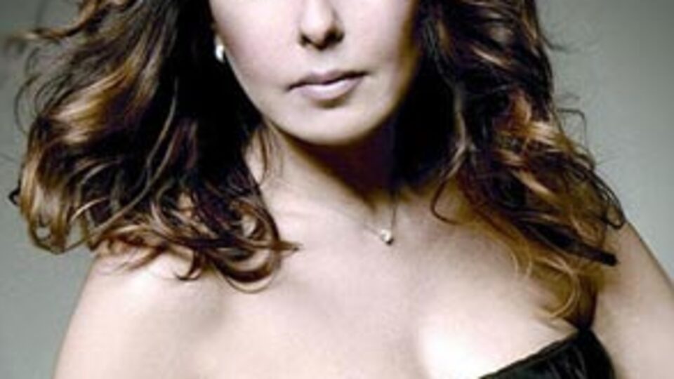 Nilüfer saçlarını kazıttı