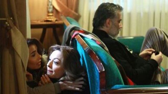 Yasemin ve Emel hafiyelik peşinde VİDEO