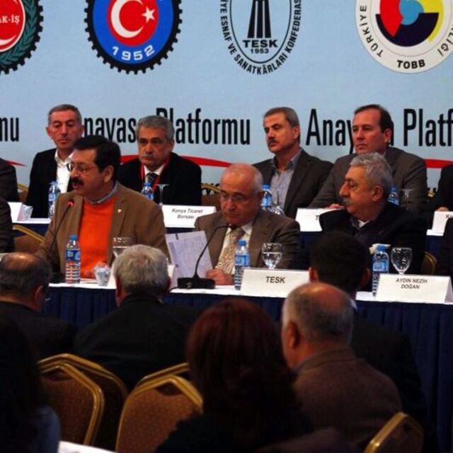 "Bu anayasanın siyaseten son kullanım tarihi geçmiştir"