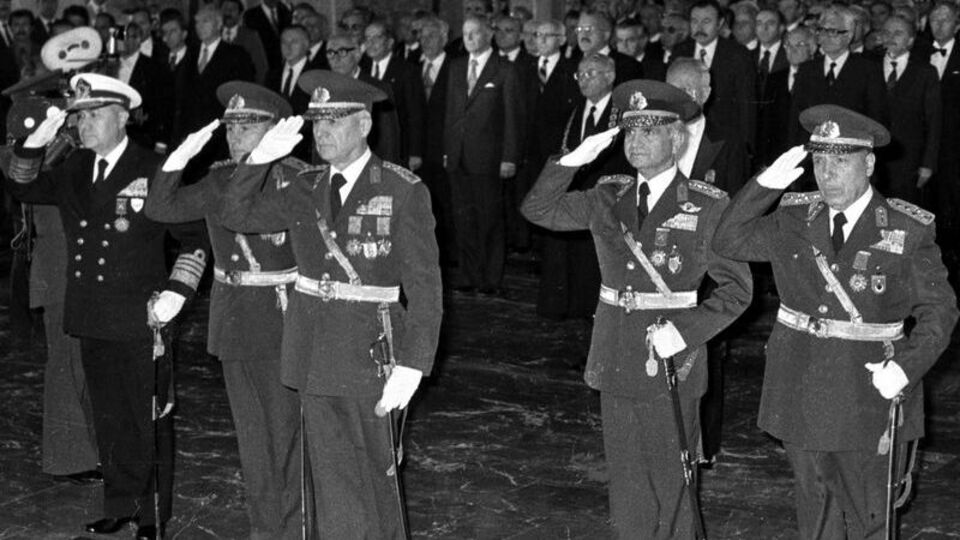 "Vatanı terk edip gitmek gibi bir niyetleri yok"
