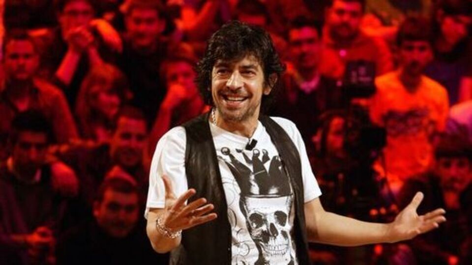 Okan Bayülgen'den 'Yalnızlar Diskosu' VİDEO