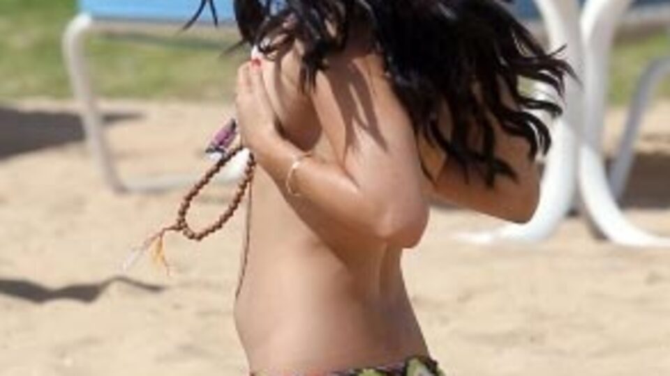 Göğüsler fora! GALERİ