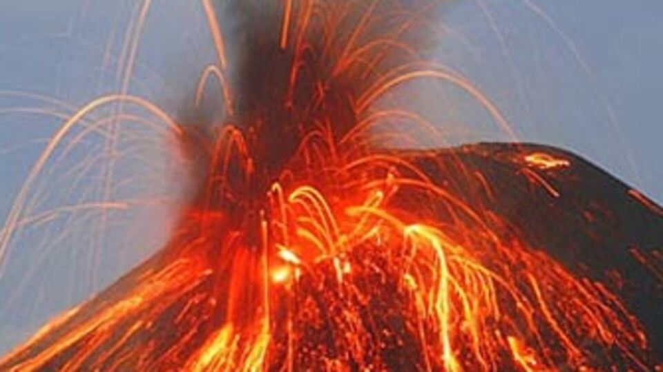 Ege'de bir yanardağ uyanıyor