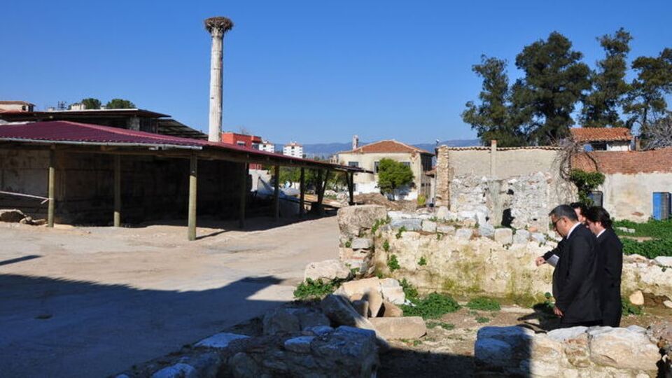 Talan edilen kral mezarı için çatı yarışması