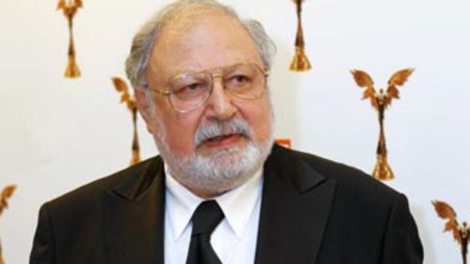 Oscarlı yönetmen Fransız madalyasını iade etti!