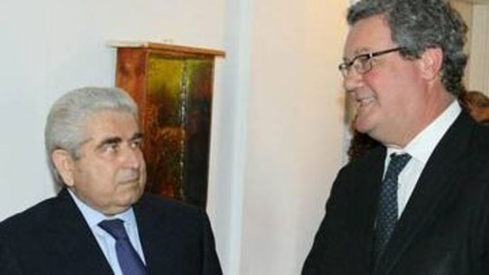 Downer, Hristofyas ile görüştü