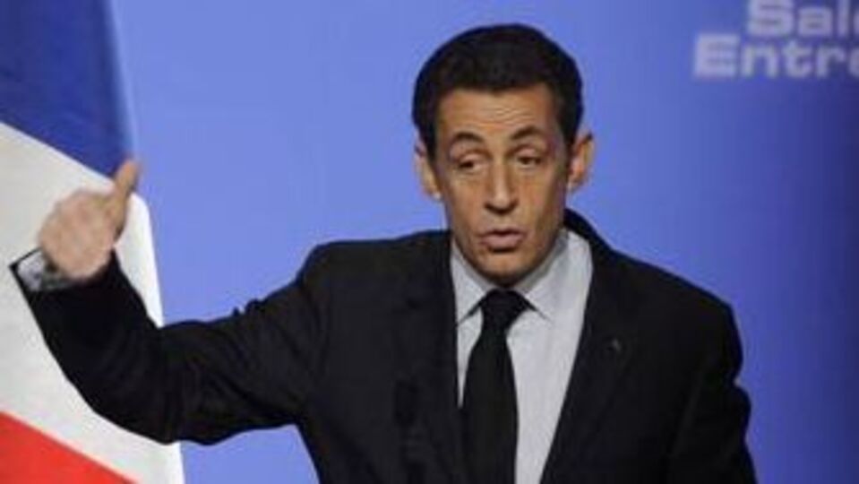 Sarkozy'e 'jet' suçlama