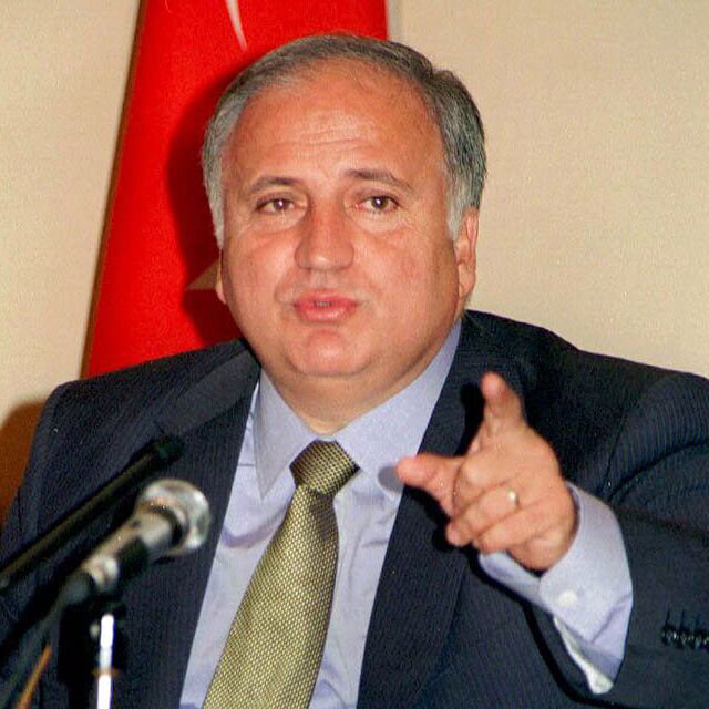 Işın Çelebi'den Özgener'e dava!