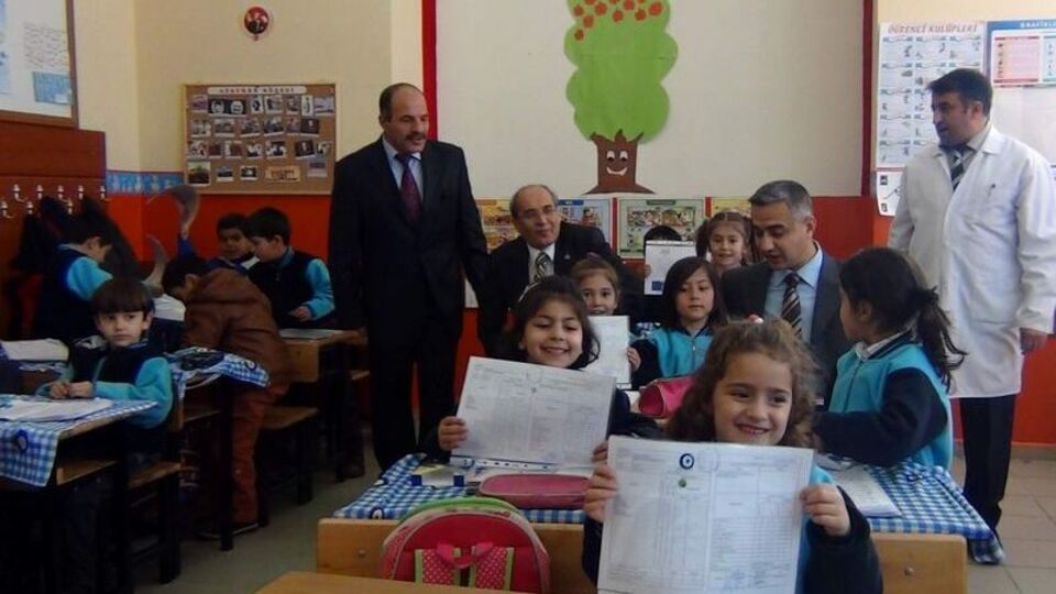 Depremzede öğrencilere 2 günlük yarıyıl tatili