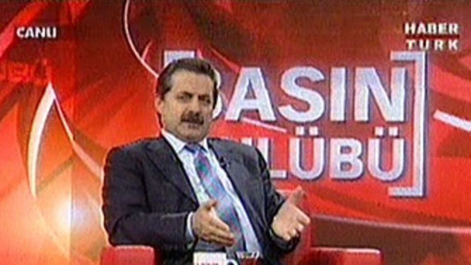 "Dindar nesil parti politikamız değil"