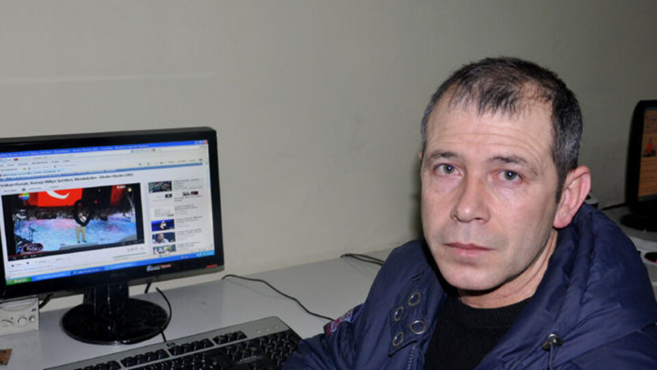 Facebook'ta şarkı paylaştı memurluktan çıkarıldı!