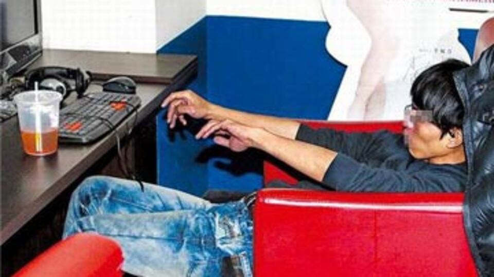 23 saat bilgisayar oyunu oynadı, öldü