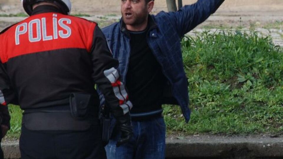 Polise direndi üstünden esrar çıktı