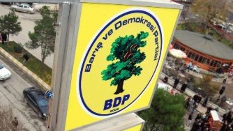 BDP binası kurşunlandı