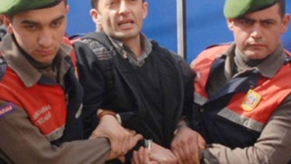 Savcıya hakaret etti!