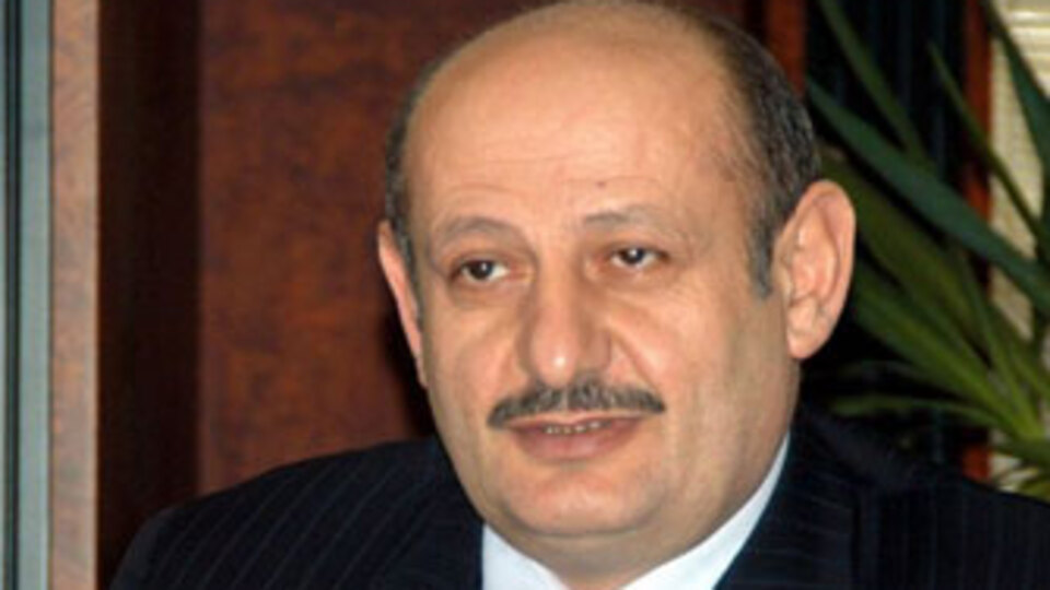 Başkan şüphelendi bir tokatta yere serdi
