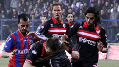 Samsun kafilesine tren çarptı!