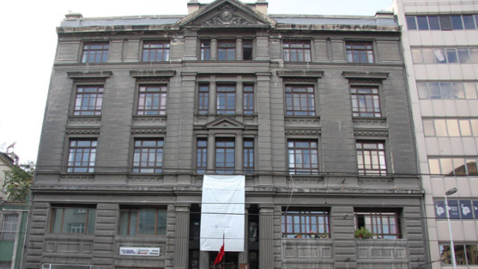 Galata Rum İlkokulu iade edildi