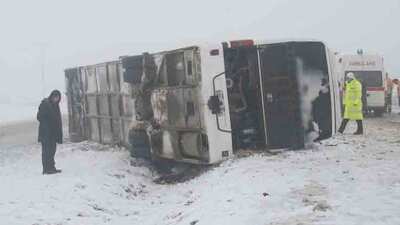 Yolcu otobüsü devrildi!